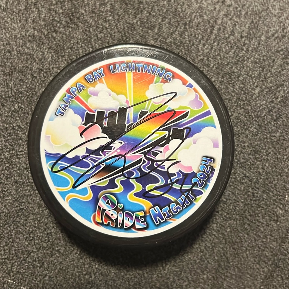 Tampa Bay Lightning signed puck